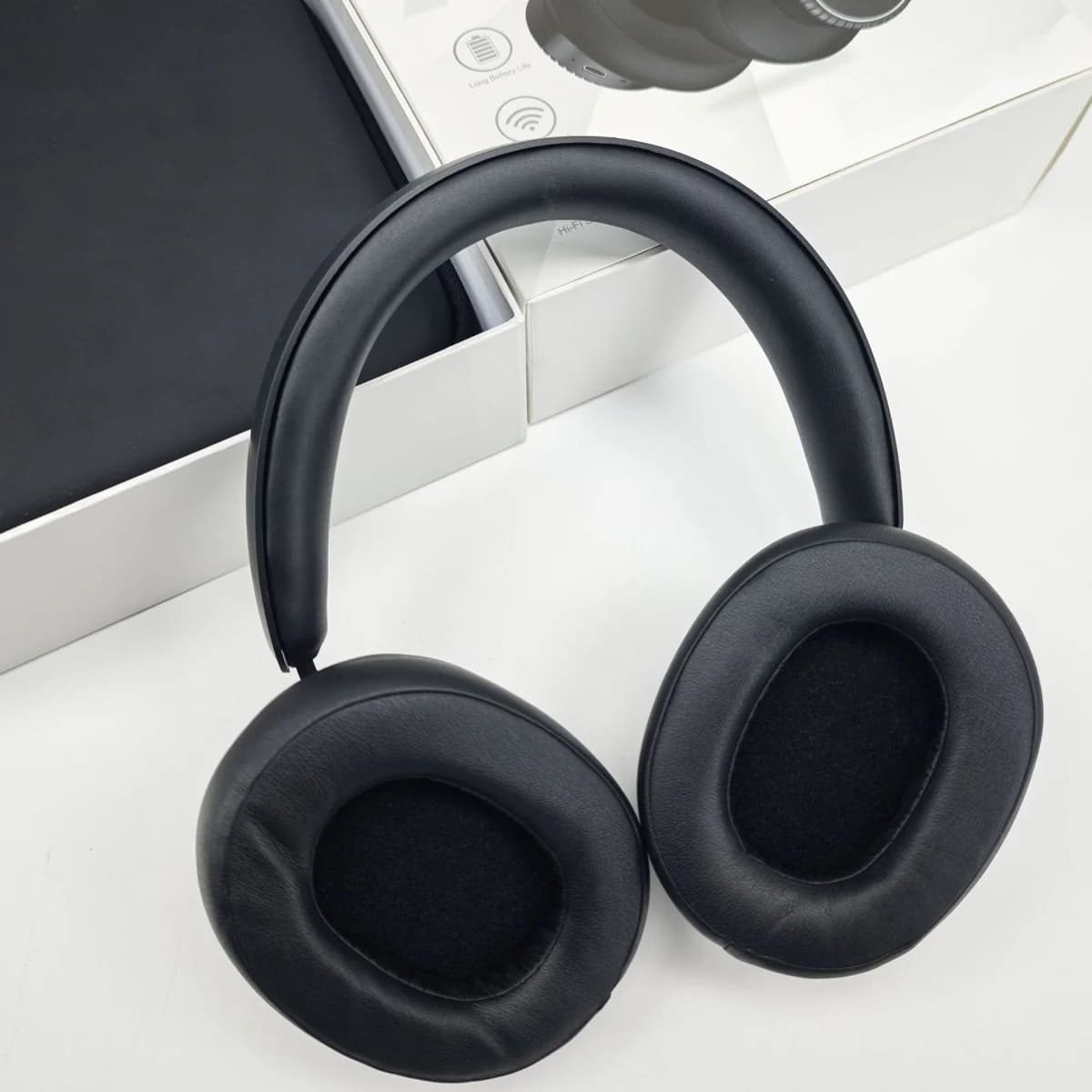 Over-ear draadloze Bluetooth koptelefoon met ruisonderdrukking en hoes